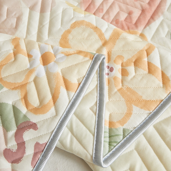 91家纺网 家纺一手货源 找家纺 舒居家纺 2026新款学生床全棉软床垫床盖 微笑草莓