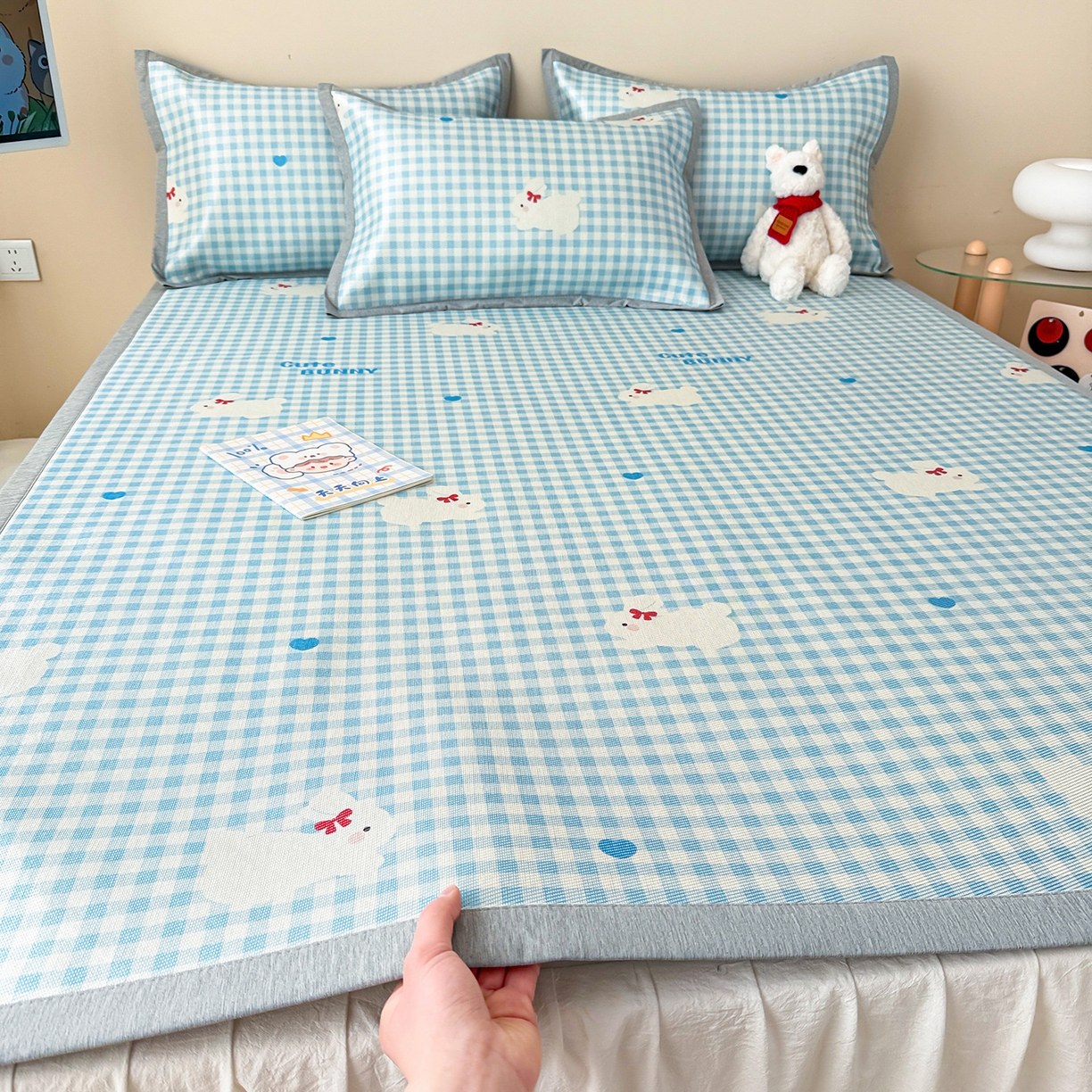 91家纺网 家纺一手货源 找家纺 懒猫家纺 2026新款250D数码印花宽边圆网冰丝凉席 心心小兔