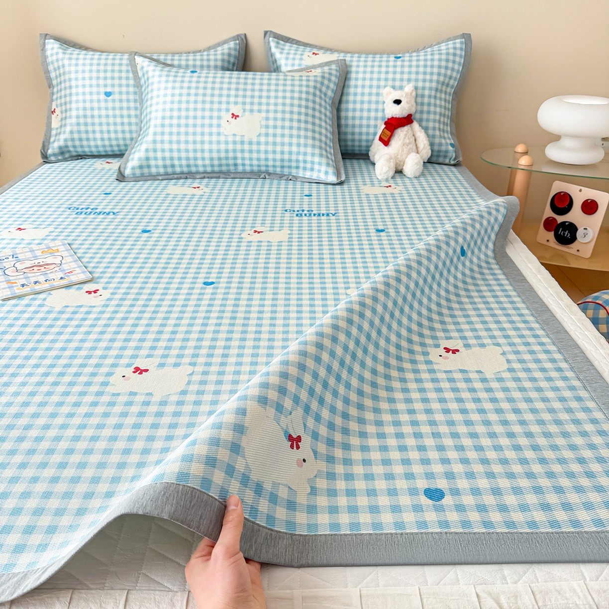 91家纺网 家纺一手货源 找家纺 懒猫家纺 2026新款250D数码印花宽边圆网冰丝凉席 心心小兔