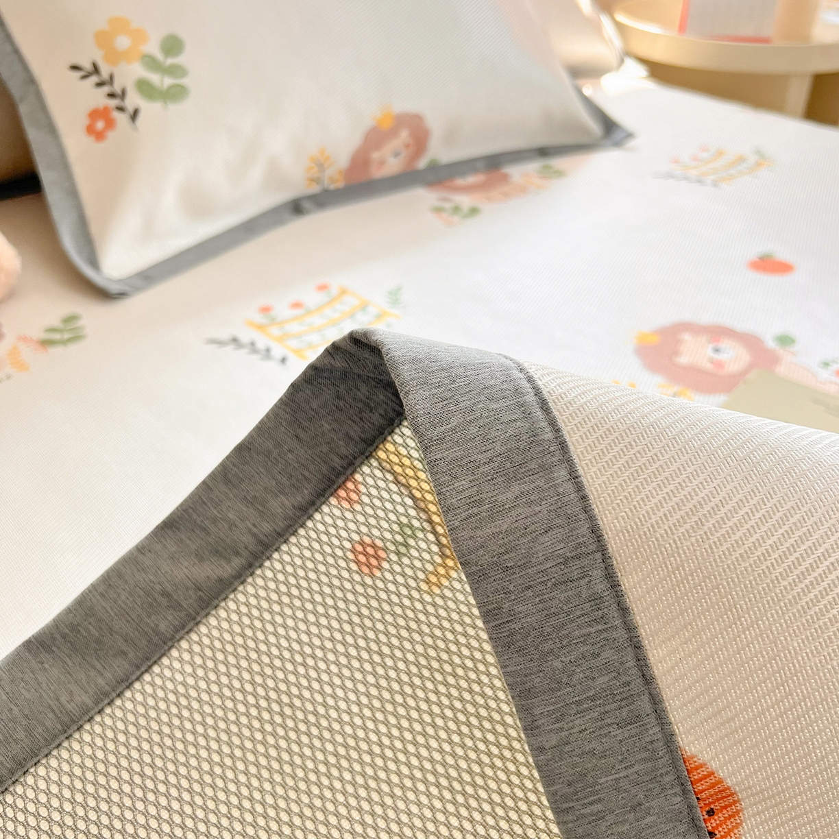 91家纺网 家纺一手货源 找家纺 懒猫家纺 2026新款250D数码印花宽边圆网冰丝凉席 辛巴