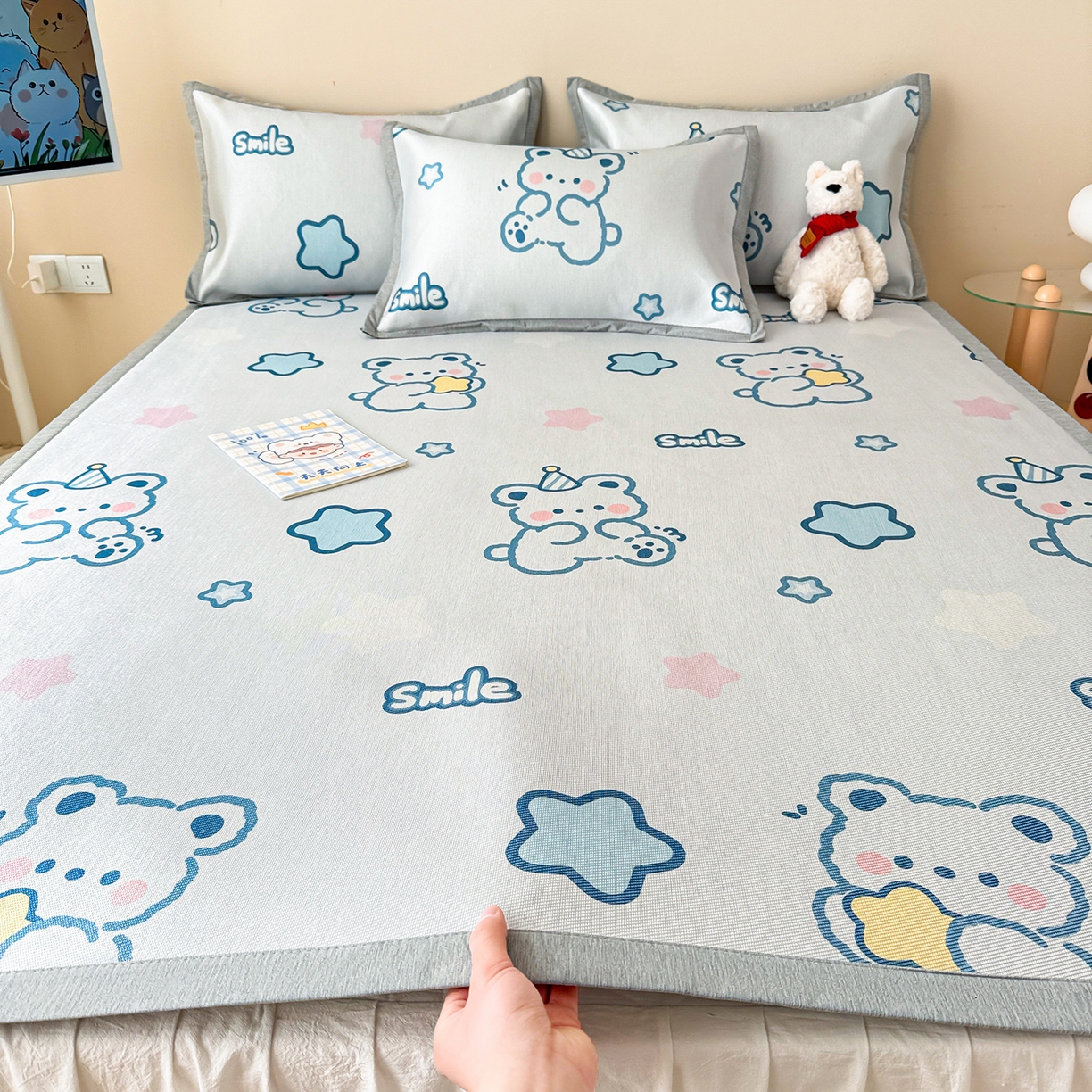 91家纺网 家纺一手货源 找家纺 懒猫家纺 2026新款250D数码印花宽边圆网冰丝凉席 星光小熊