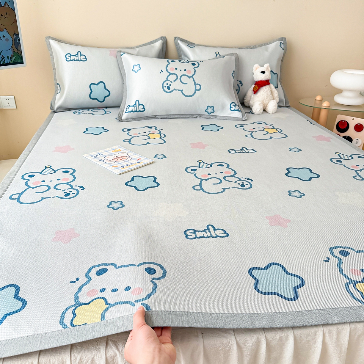 91家纺网 家纺一手货源 找家纺 懒猫家纺 2026新款250D数码印花宽边圆网冰丝凉席 星光小熊