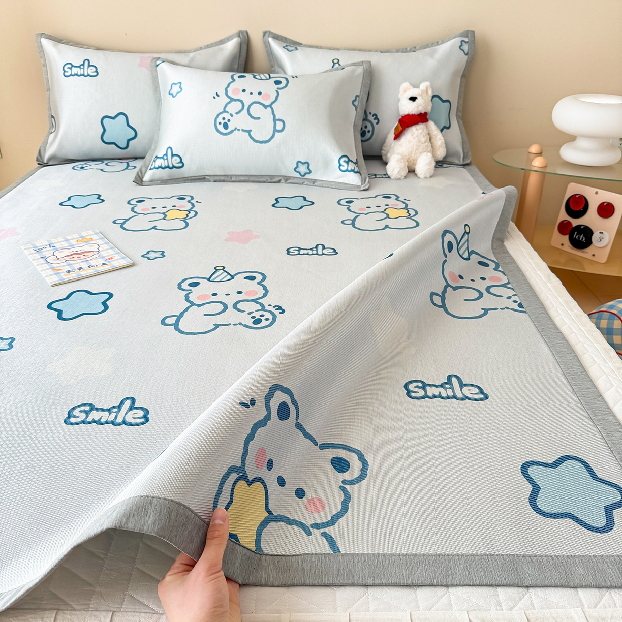 91家纺网 家纺一手货源 找家纺 懒猫家纺 2026新款250D数码印花宽边圆网冰丝凉席 星光小熊