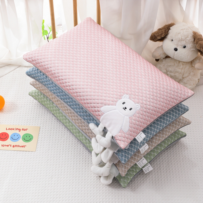 91家纺网 家纺一手货源 找家纺 （总）仁宇枕业 2026新款冰豆豆凉豆豆婴幼儿卡通长腿熊系列荞麦芯棉花芯乳胶枕头枕芯