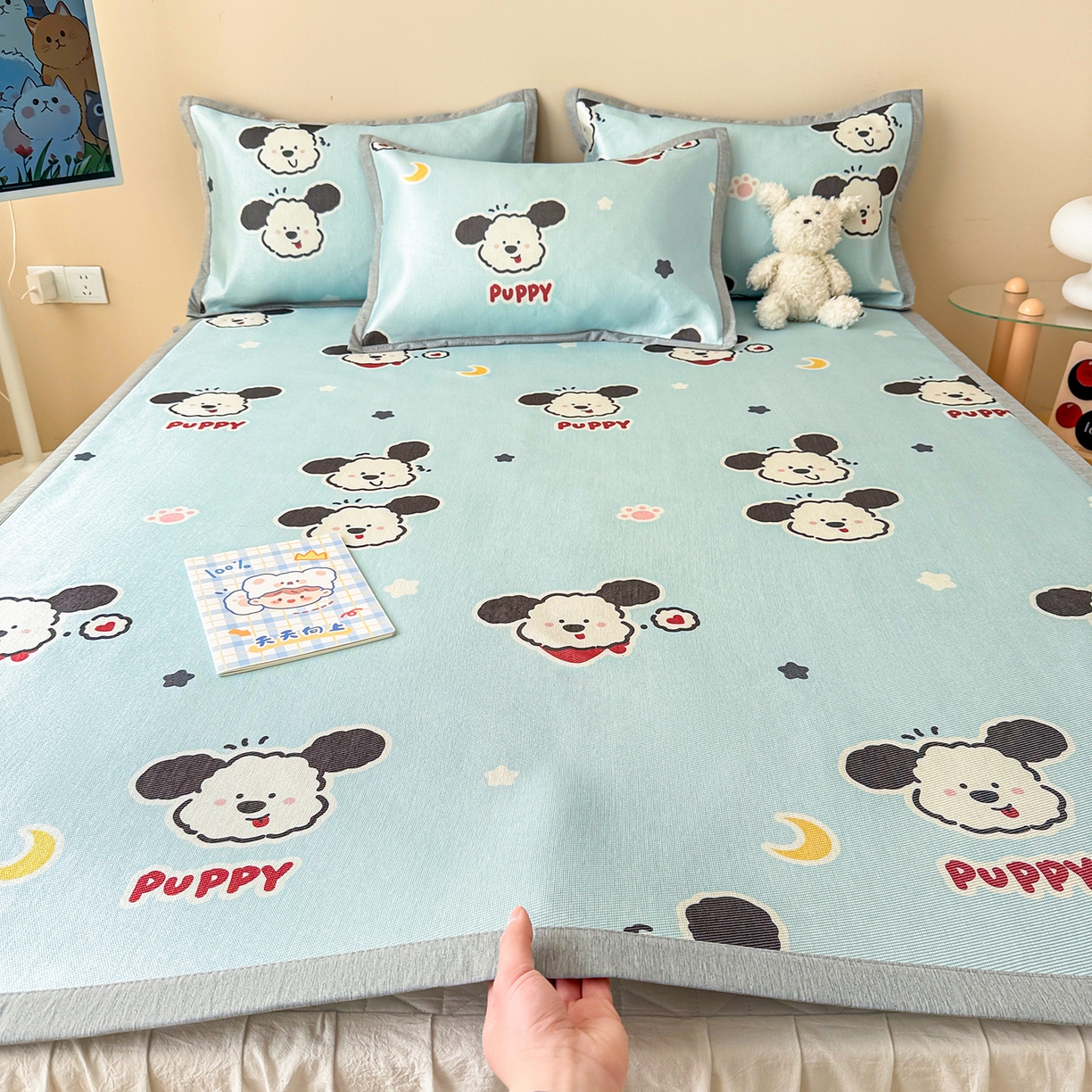 91家纺网 家纺一手货源 找家纺 懒猫家纺 2026新款250D数码印花宽边圆网冰丝凉席 星月小狗-蓝