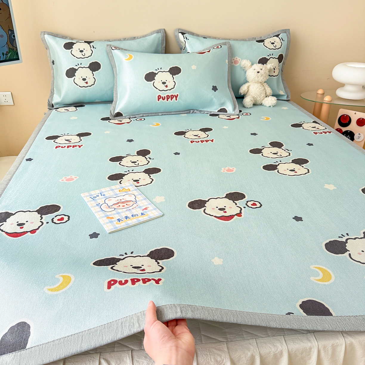 91家纺网 家纺一手货源 找家纺 懒猫家纺 2026新款250D数码印花宽边圆网冰丝凉席 星月小狗-蓝