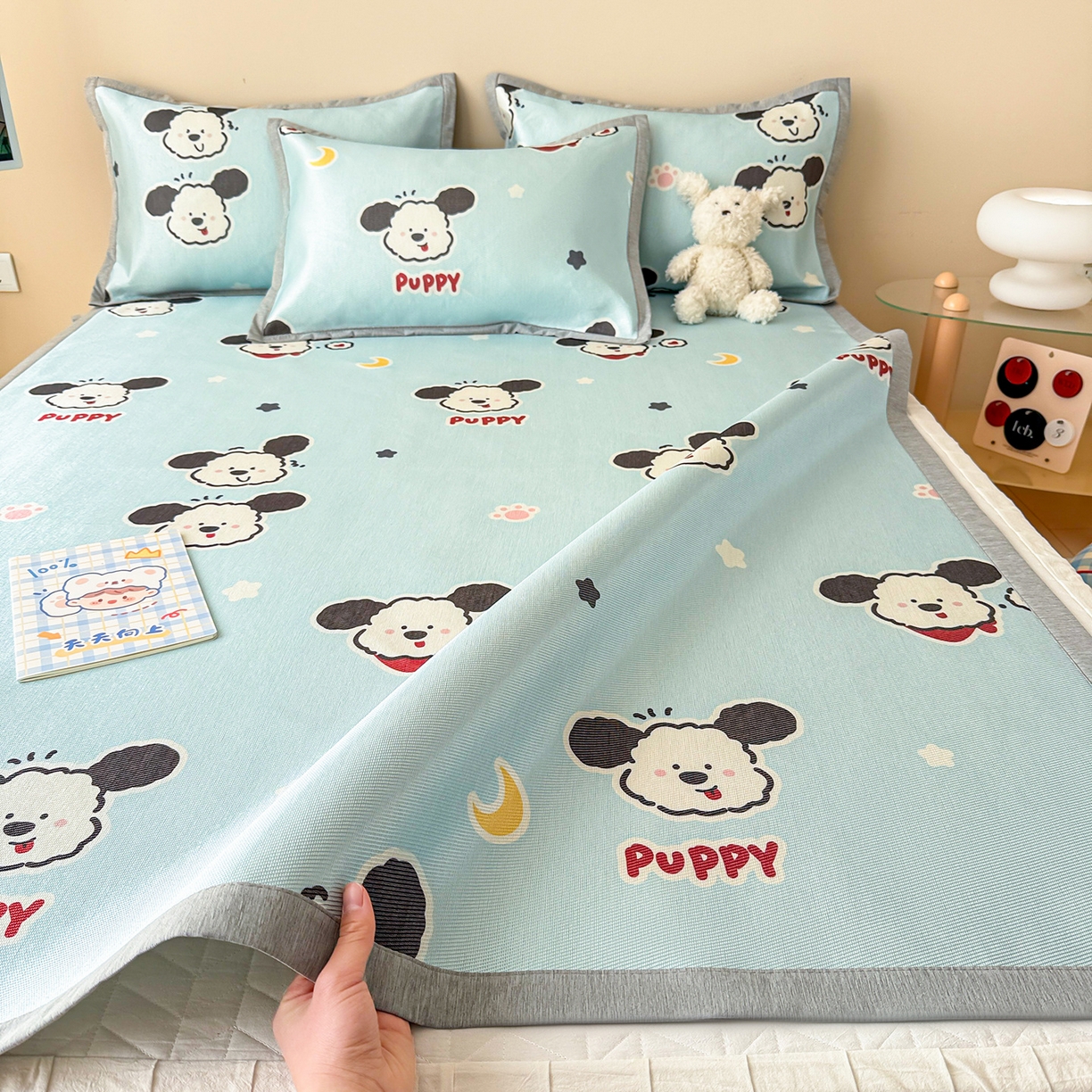 91家纺网 家纺一手货源 找家纺 懒猫家纺 2026新款250D数码印花宽边圆网冰丝凉席 星月小狗-蓝