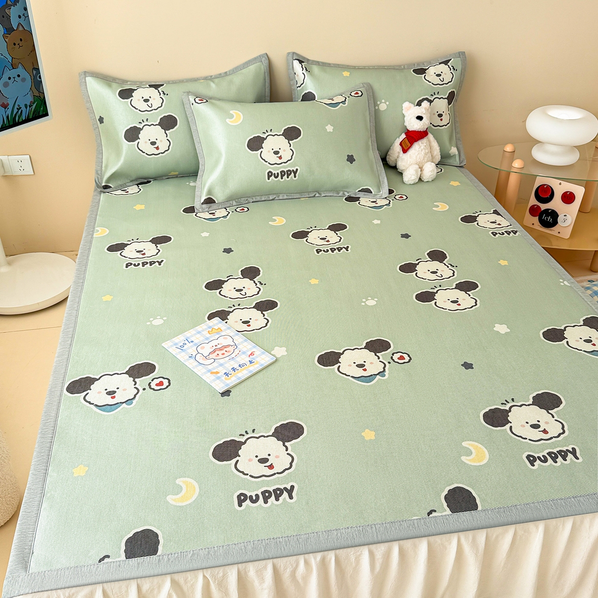 91家纺网 家纺一手货源 找家纺 懒猫家纺 2026新款250D数码印花宽边圆网冰丝凉席 星月小狗-绿