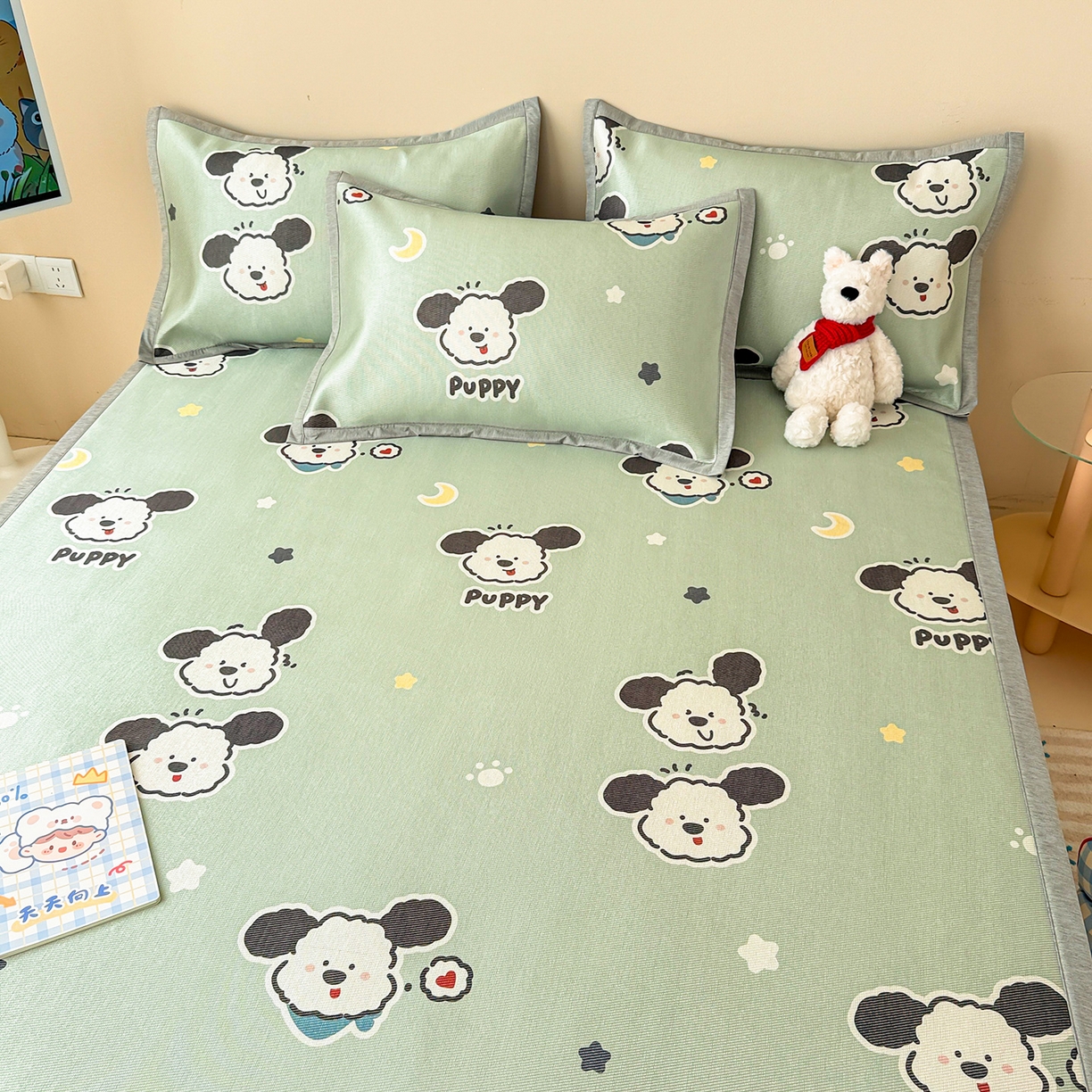 91家纺网 家纺一手货源 找家纺 懒猫家纺 2026新款250D数码印花宽边圆网冰丝凉席 星月小狗-绿