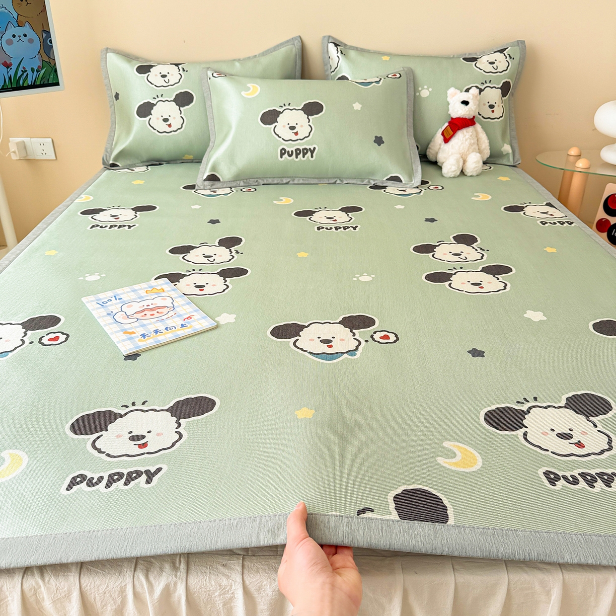 91家纺网 家纺一手货源 找家纺 懒猫家纺 2026新款250D数码印花宽边圆网冰丝凉席 星月小狗-绿