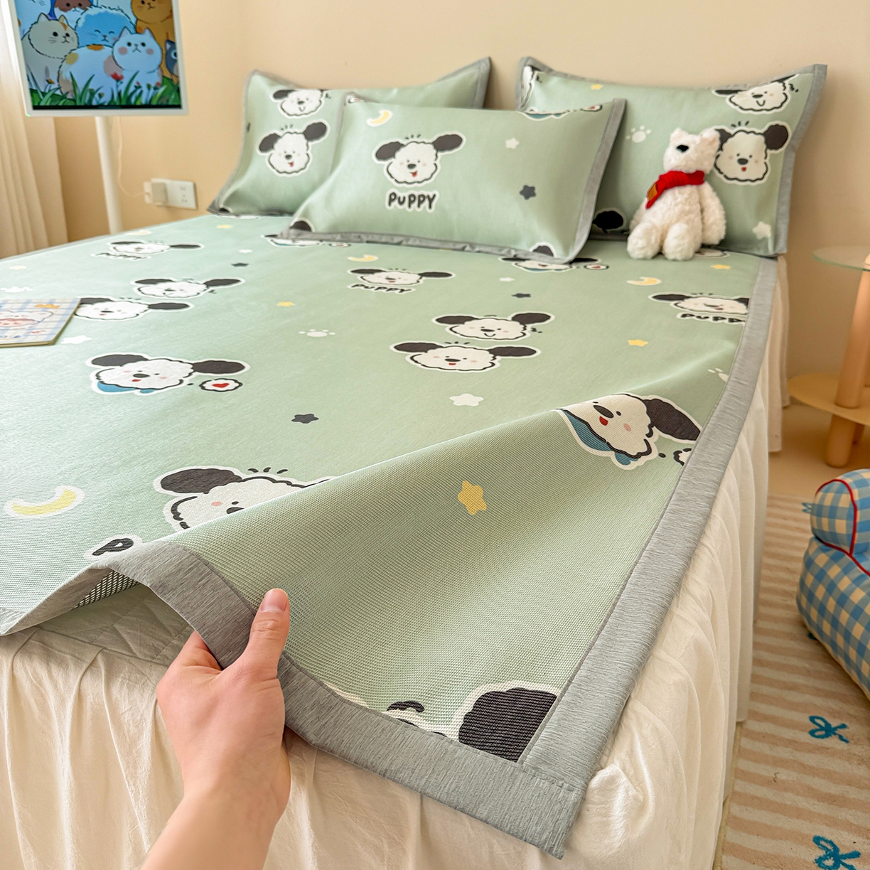 91家纺网 家纺一手货源 找家纺 懒猫家纺 2026新款250D数码印花宽边圆网冰丝凉席 星月小狗-绿