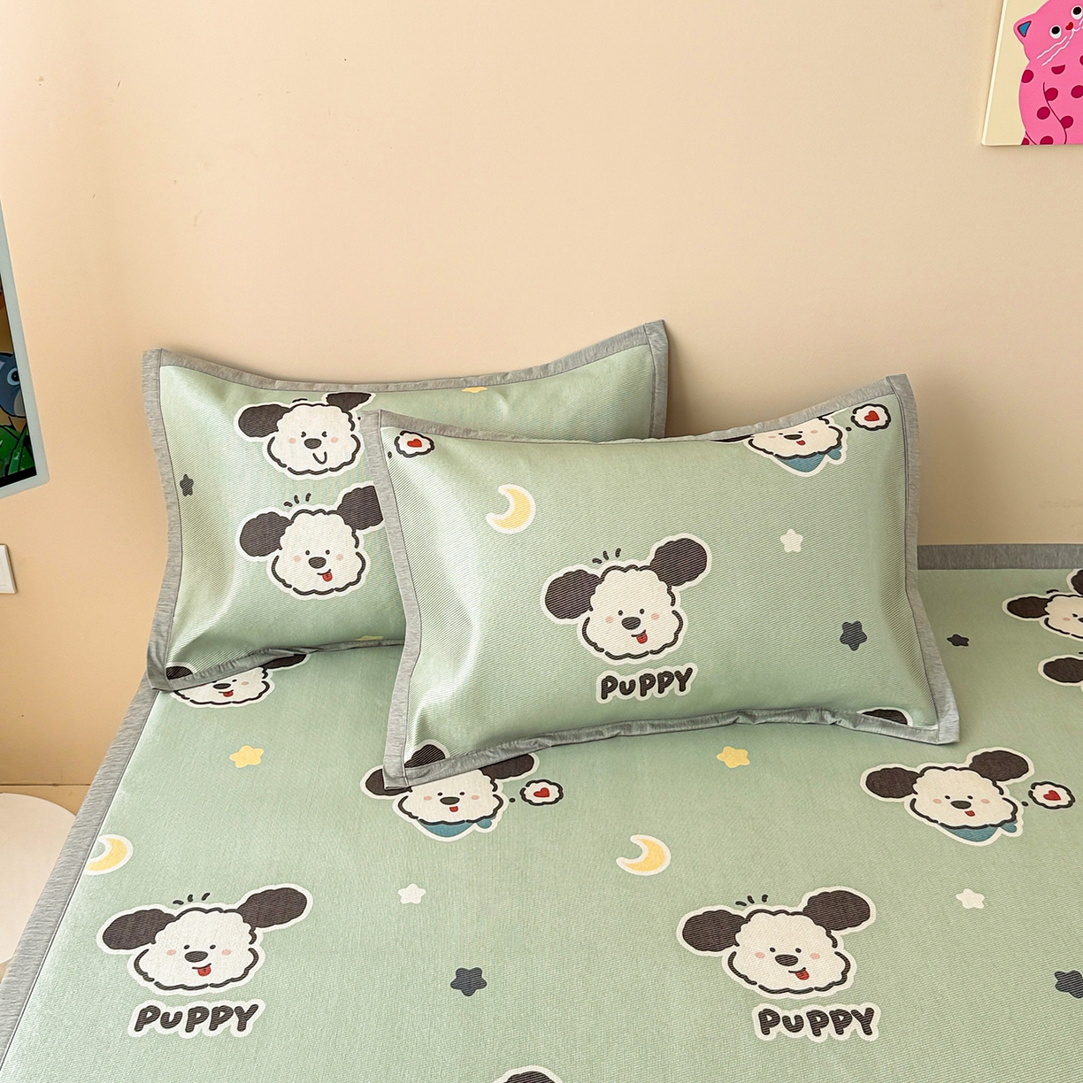 91家纺网 家纺一手货源 找家纺 懒猫家纺 2026新款250D数码印花宽边圆网冰丝凉席 星月小狗-绿