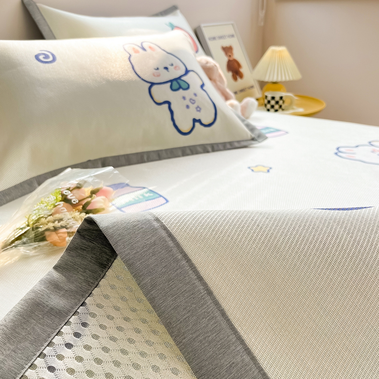 91家纺网 家纺一手货源 找家纺 懒猫家纺 2026新款250D数码印花宽边圆网冰丝凉席 元气兔