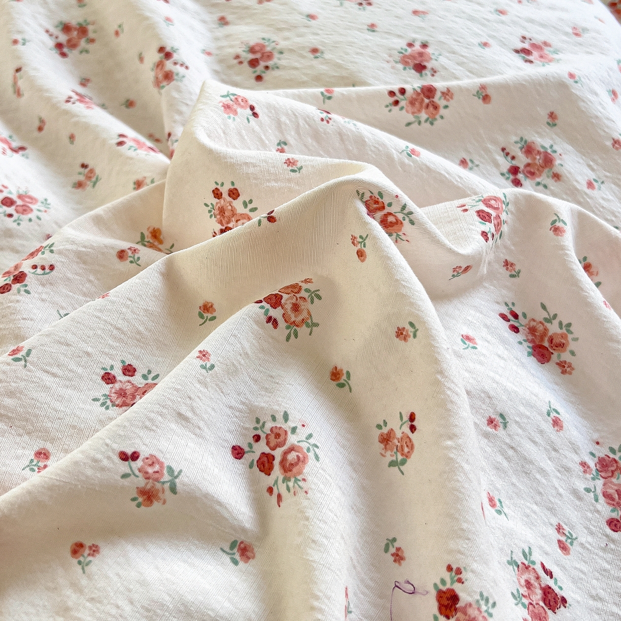 91家纺网 家纺一手货源 找家纺 找底底家纺 2026新款泡泡棉小清新双层纱床裙款四件套 春不晚