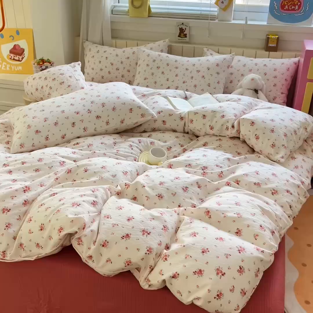 91家纺网 家纺一手货源 找家纺 找底底家纺 2026新款泡泡棉小清新双层纱床裙款四件套 春不晚