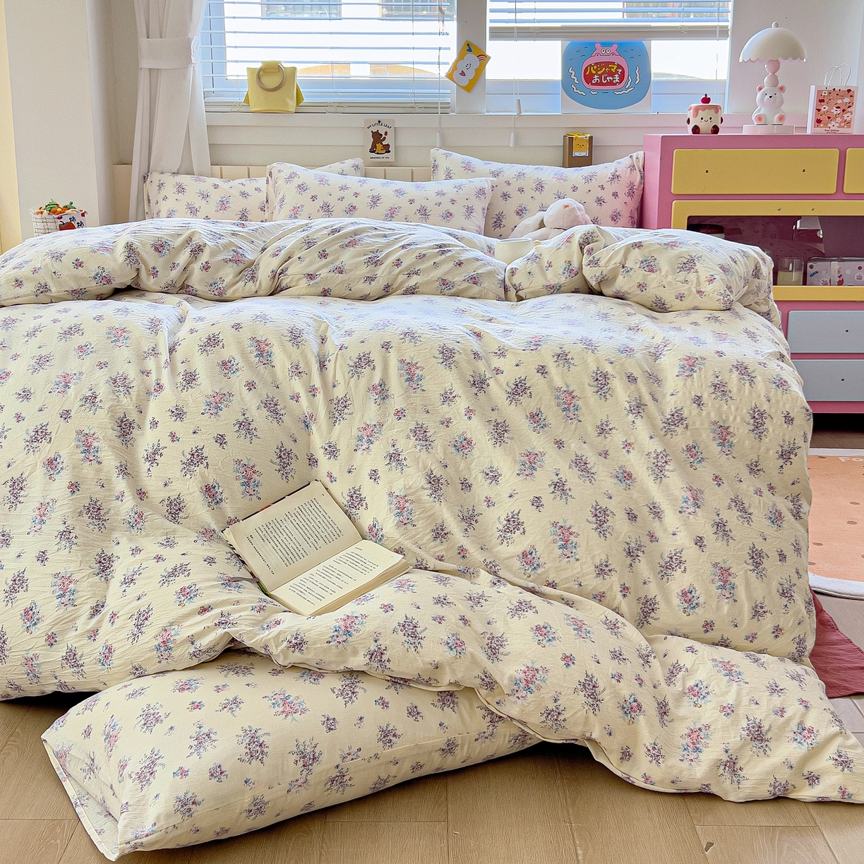 91家纺网 家纺一手货源 找家纺 找底底家纺 2026新款泡泡棉小清新双层纱床裙款四件套 红豆蔻