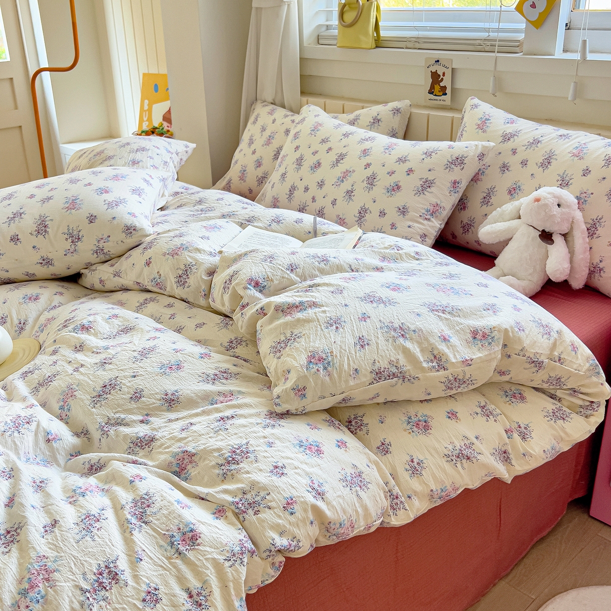 91家纺网 家纺一手货源 找家纺 找底底家纺 2026新款泡泡棉小清新双层纱床裙款四件套 红豆蔻