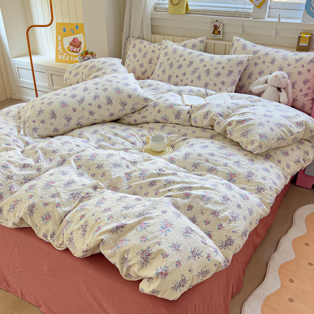 91家纺网 家纺一手货源 找家纺 找底底家纺 2026新款泡泡棉小清新双层纱床裙款四件套 红豆蔻