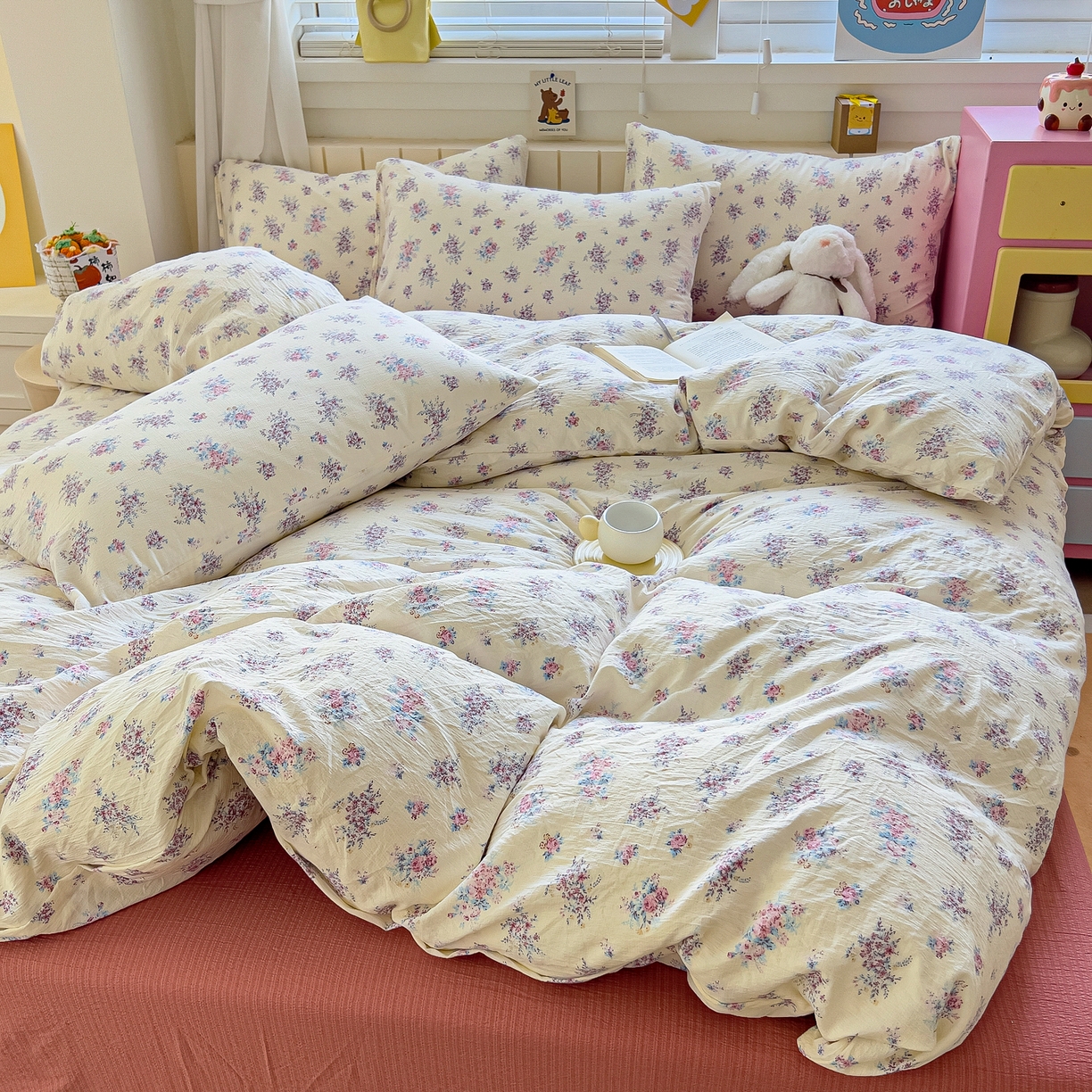 91家纺网 家纺一手货源 找家纺 找底底家纺 2026新款泡泡棉小清新双层纱床裙款四件套 红豆蔻