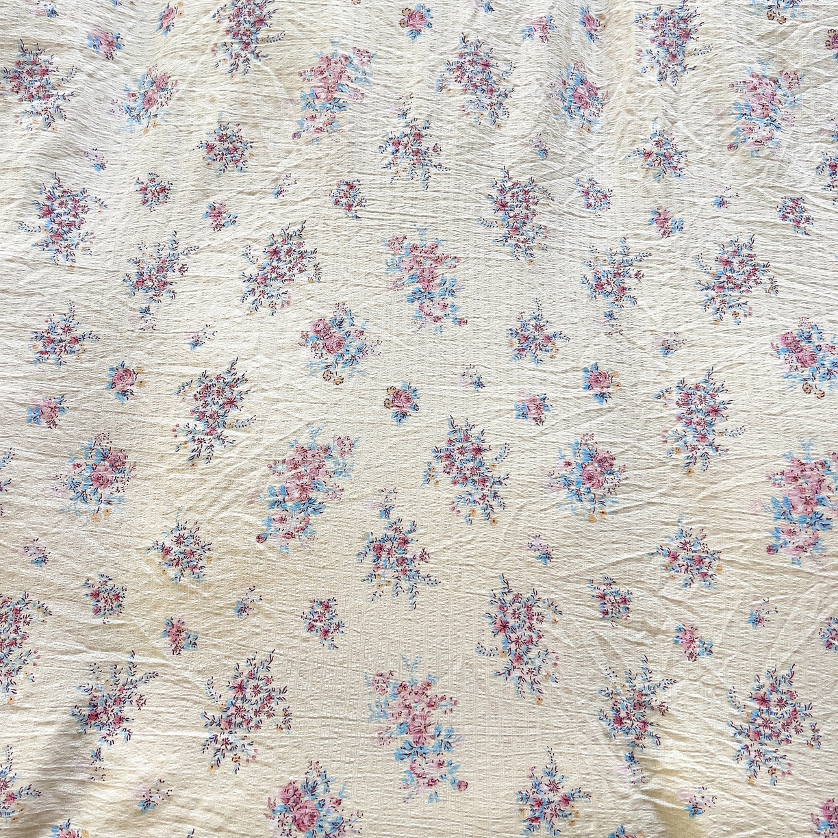 91家纺网 家纺一手货源 找家纺 找底底家纺 2026新款泡泡棉小清新双层纱床裙款四件套 红豆蔻