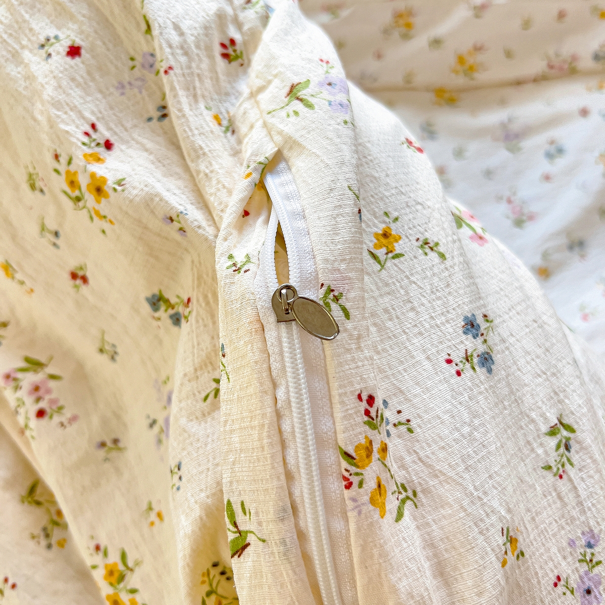 91家纺网 家纺一手货源 找家纺 找底底家纺 2026新款泡泡棉小清新双层纱床裙款四件套 花沐