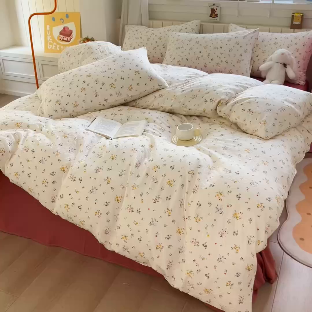 91家纺网 家纺一手货源 找家纺 找底底家纺 2026新款泡泡棉小清新双层纱床裙款四件套 花沐