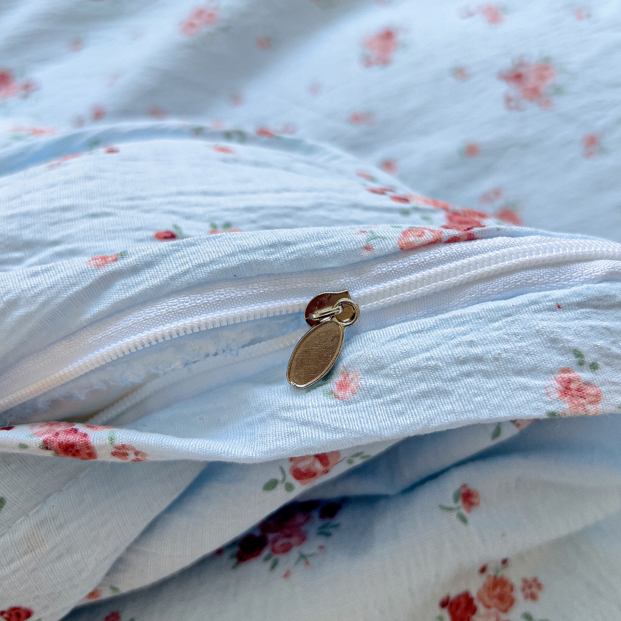 91家纺网 家纺一手货源 找家纺 找底底家纺 2026新款泡泡棉小清新双层纱床裙款四件套 兰蔻