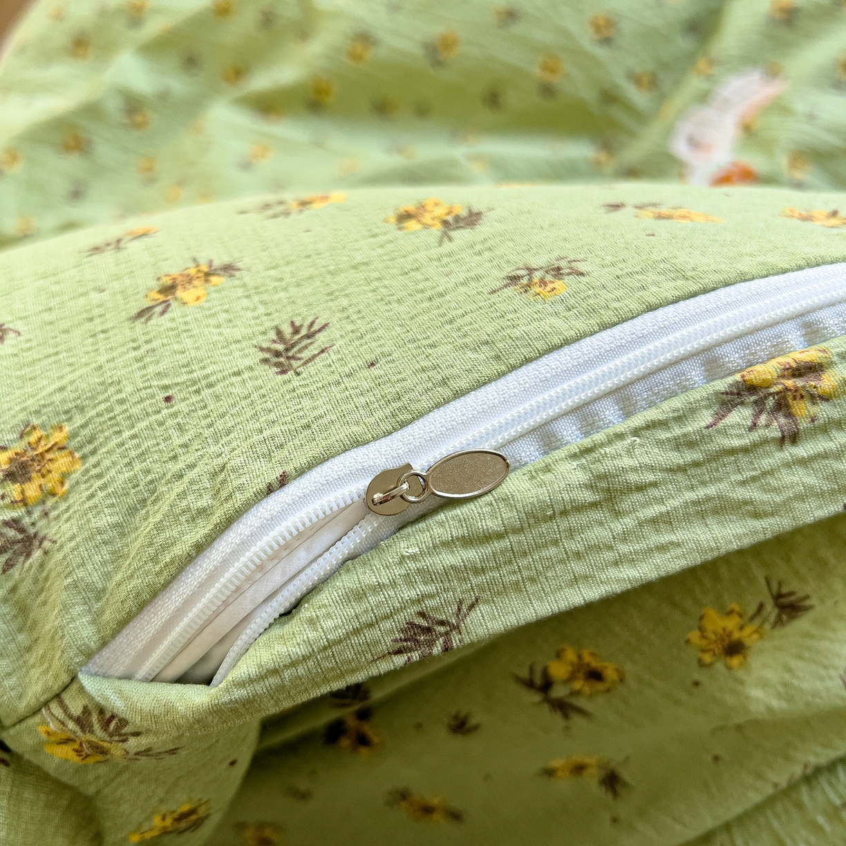 91家纺网 家纺一手货源 找家纺 找底底家纺 2026新款泡泡棉小清新双层纱床裙款四件套 青橘兔