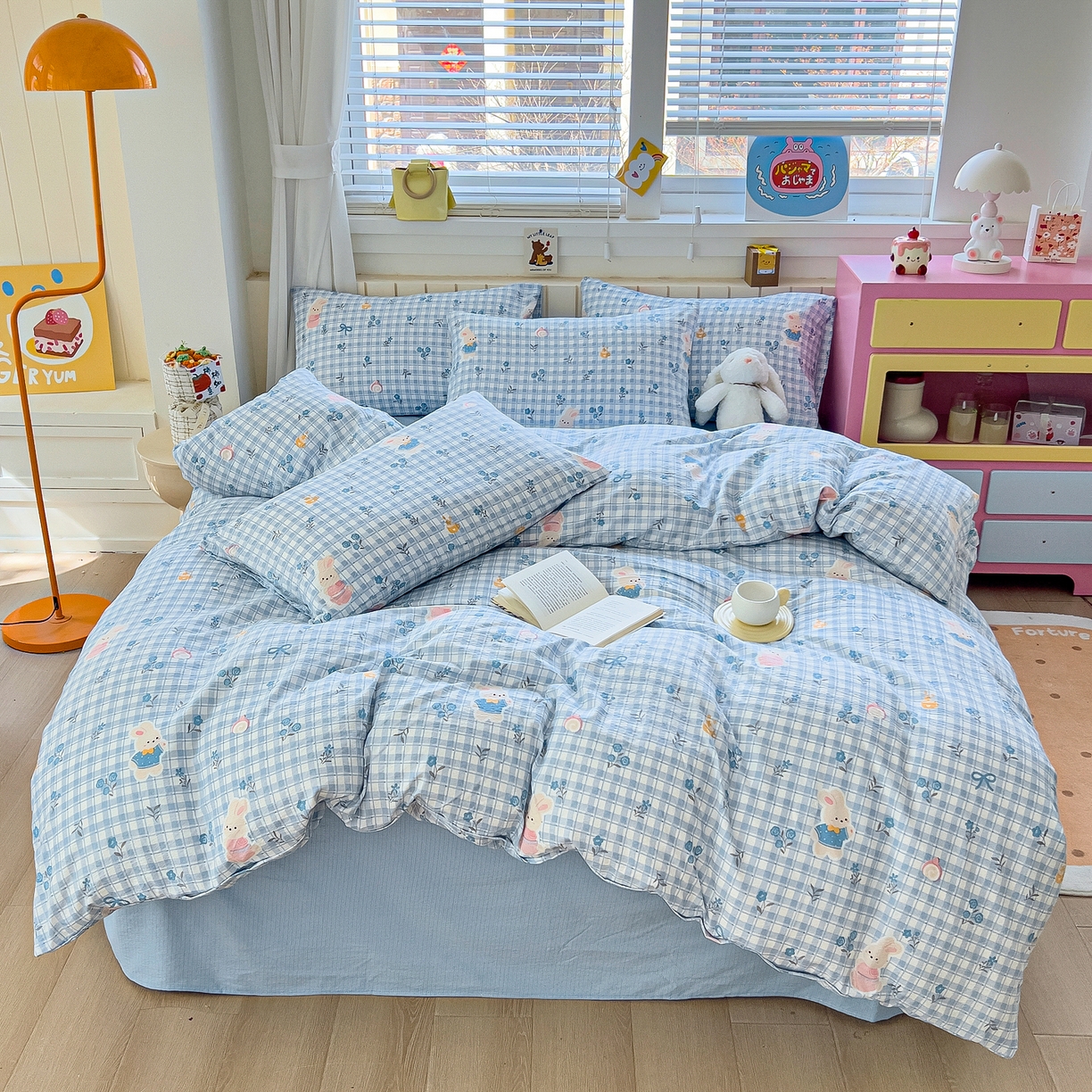 91家纺网 家纺一手货源 找家纺 找底底家纺 2026新款泡泡棉小清新双层纱床裙款四件套 雾兰格兔