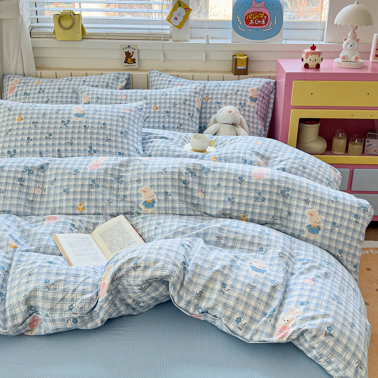 91家纺网 家纺一手货源 找家纺 找底底家纺 2026新款泡泡棉小清新双层纱床裙款四件套 雾兰格兔