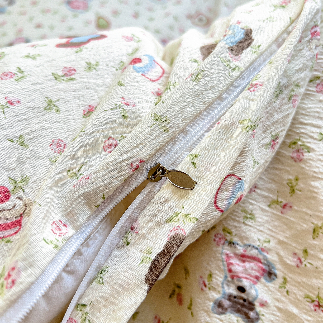 91家纺网 家纺一手货源 找家纺 找底底家纺 2026新款泡泡棉小清新双层纱床裙款四件套 西高地