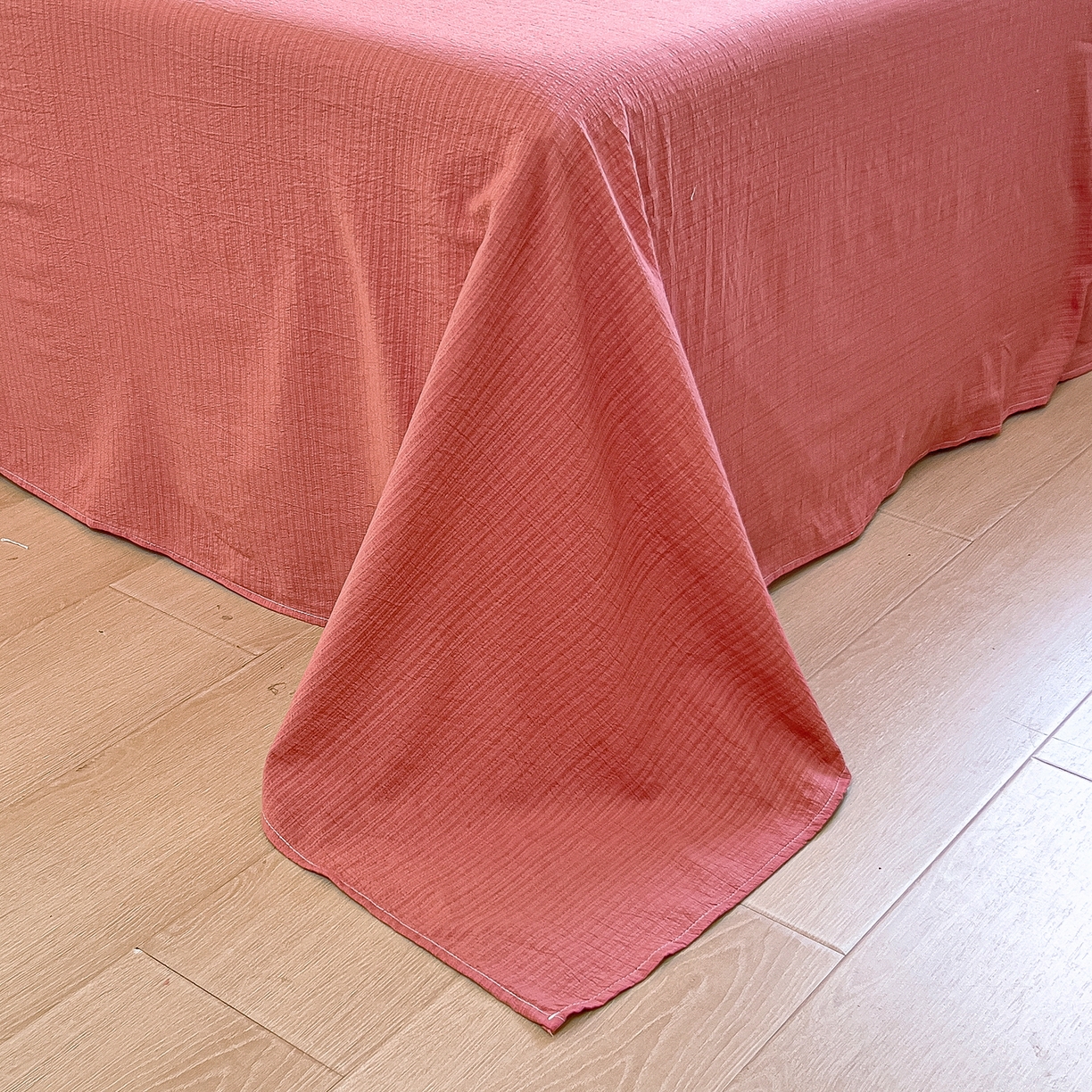 91家纺网 家纺一手货源 找家纺 找底底家纺 2026新款泡泡棉小清新双层纱床裙款四件套 小确幸