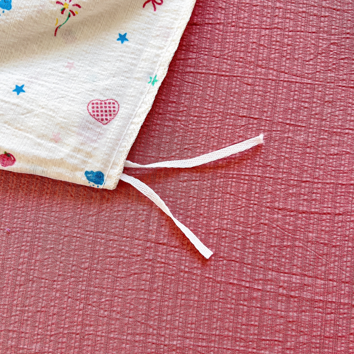 91家纺网 家纺一手货源 找家纺 找底底家纺 2026新款泡泡棉小清新双层纱床裙款四件套 小确幸