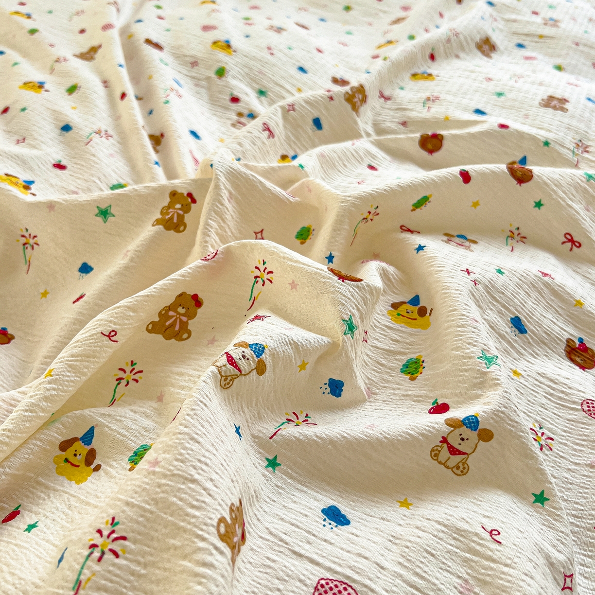 91家纺网 家纺一手货源 找家纺 找底底家纺 2026新款泡泡棉小清新双层纱床裙款四件套 小确幸