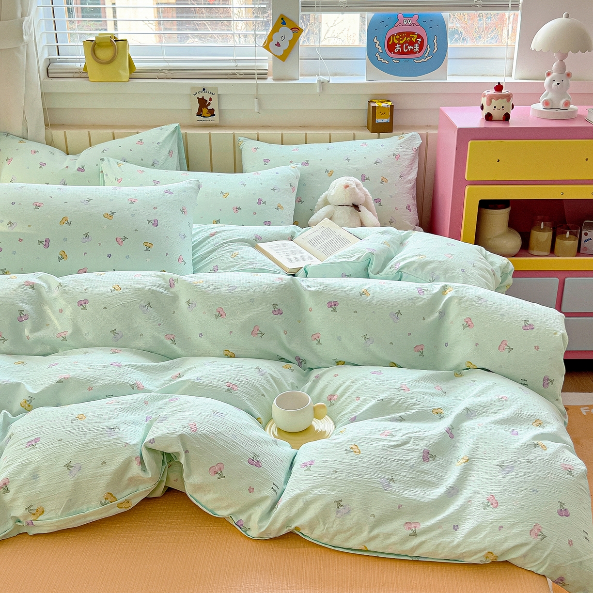 91家纺网 家纺一手货源 找家纺 找底底家纺 2026新款泡泡棉小清新双层纱床裙款四件套 小樱桃