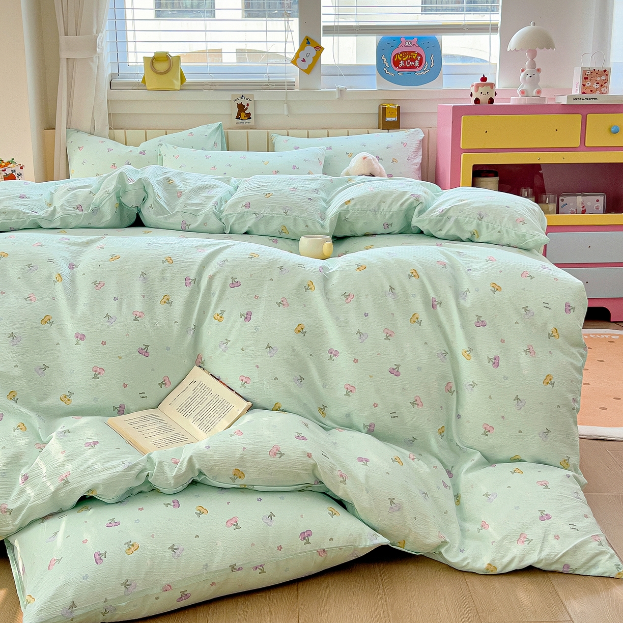 91家纺网 家纺一手货源 找家纺 找底底家纺 2026新款泡泡棉小清新双层纱床裙款四件套 小樱桃