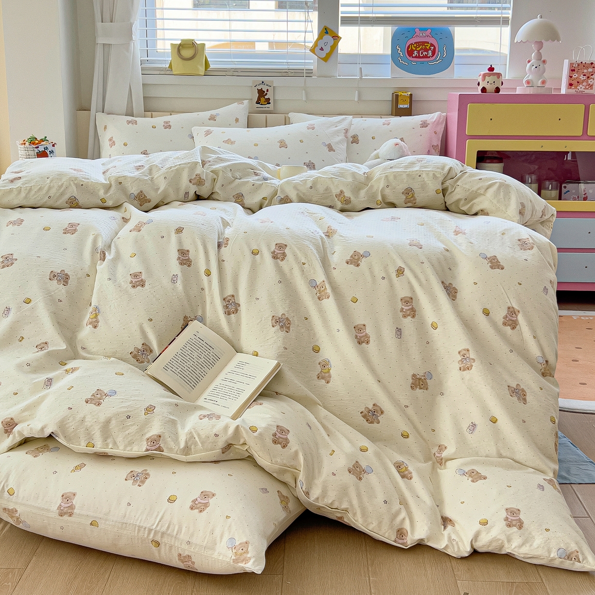 91家纺网 家纺一手货源 找家纺 找底底家纺 2026新款泡泡棉小清新双层纱床裙款四件套 熊仔