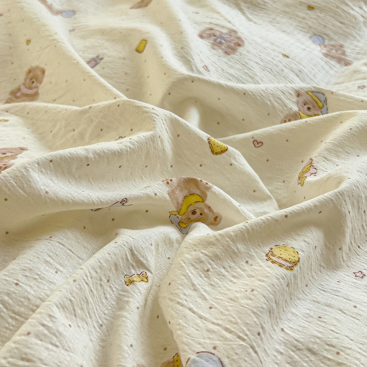 91家纺网 家纺一手货源 找家纺 找底底家纺 2026新款泡泡棉小清新双层纱床裙款四件套 熊仔