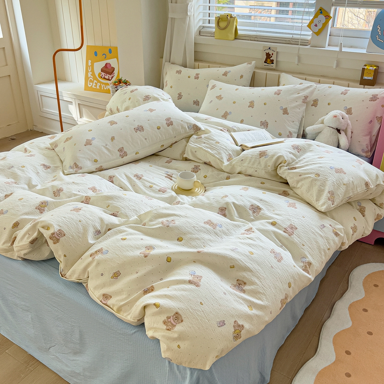 91家纺网 家纺一手货源 找家纺 找底底家纺 2026新款泡泡棉小清新双层纱床裙款四件套 熊仔