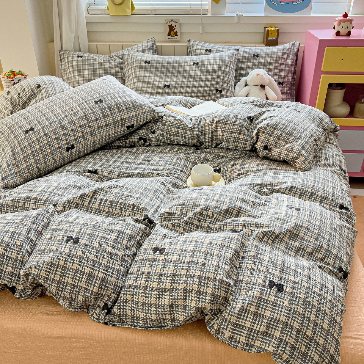 91家纺网 家纺一手货源 找家纺 找底底家纺 2026新款泡泡棉小清新双层纱床裙款四件套 遇见-格桔