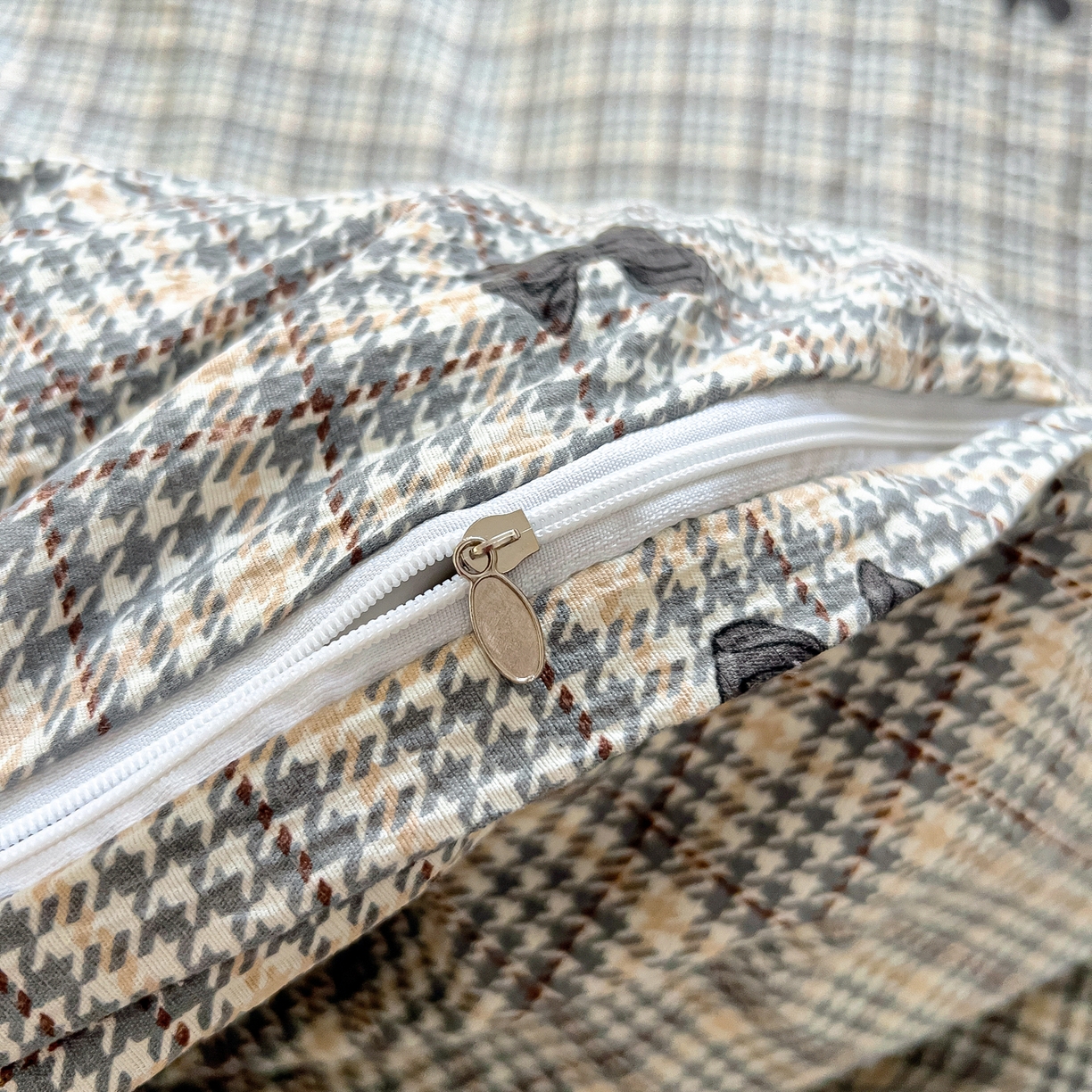 91家纺网 家纺一手货源 找家纺 找底底家纺 2026新款泡泡棉小清新双层纱床裙款四件套 遇见-格桔