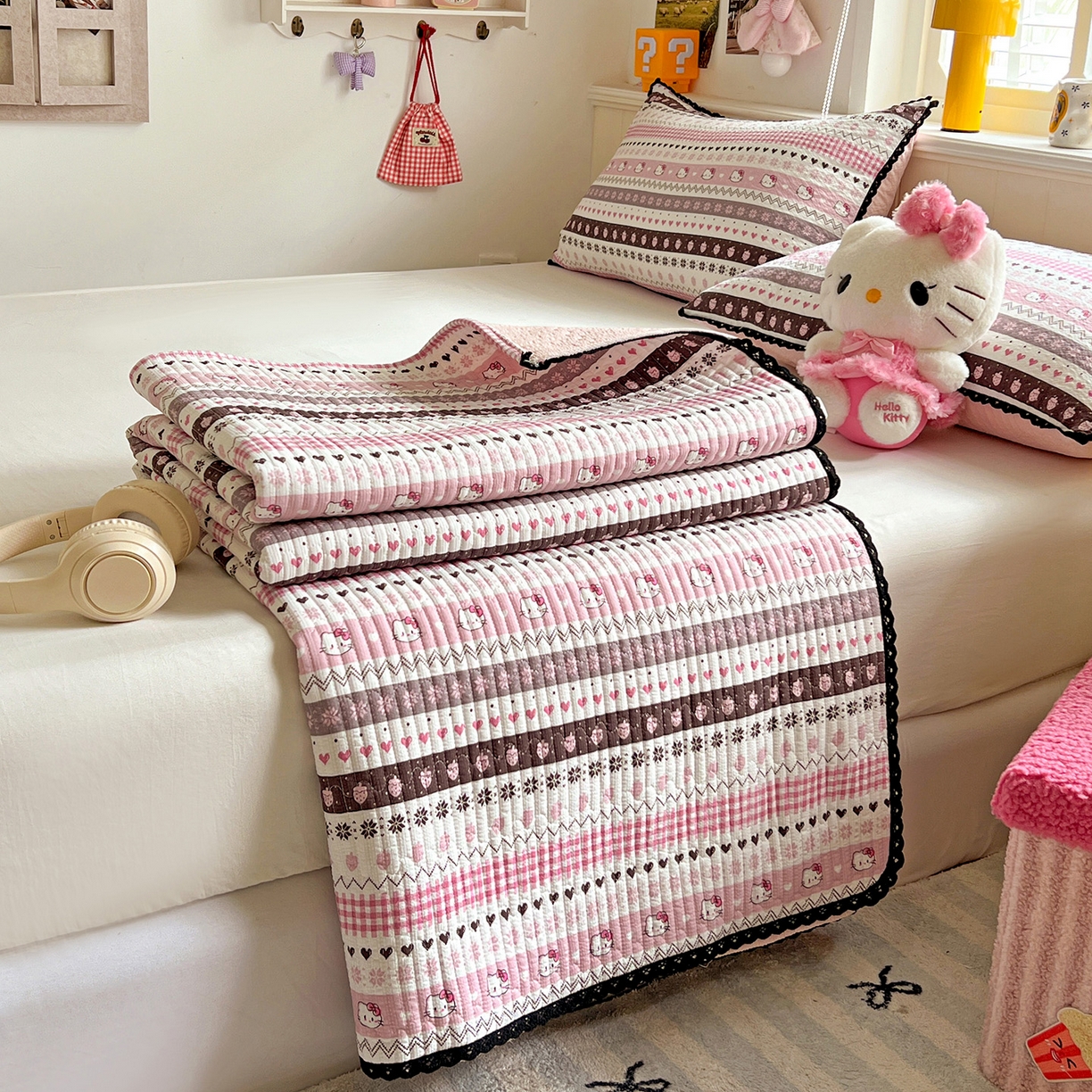 91家纺网 家纺一手货源 找家纺 恒尚居 2026新款A类泡芙纱床盖四套件泡芙棉双层纱小花边床垫床褥 粉糖泡泡猫小花边