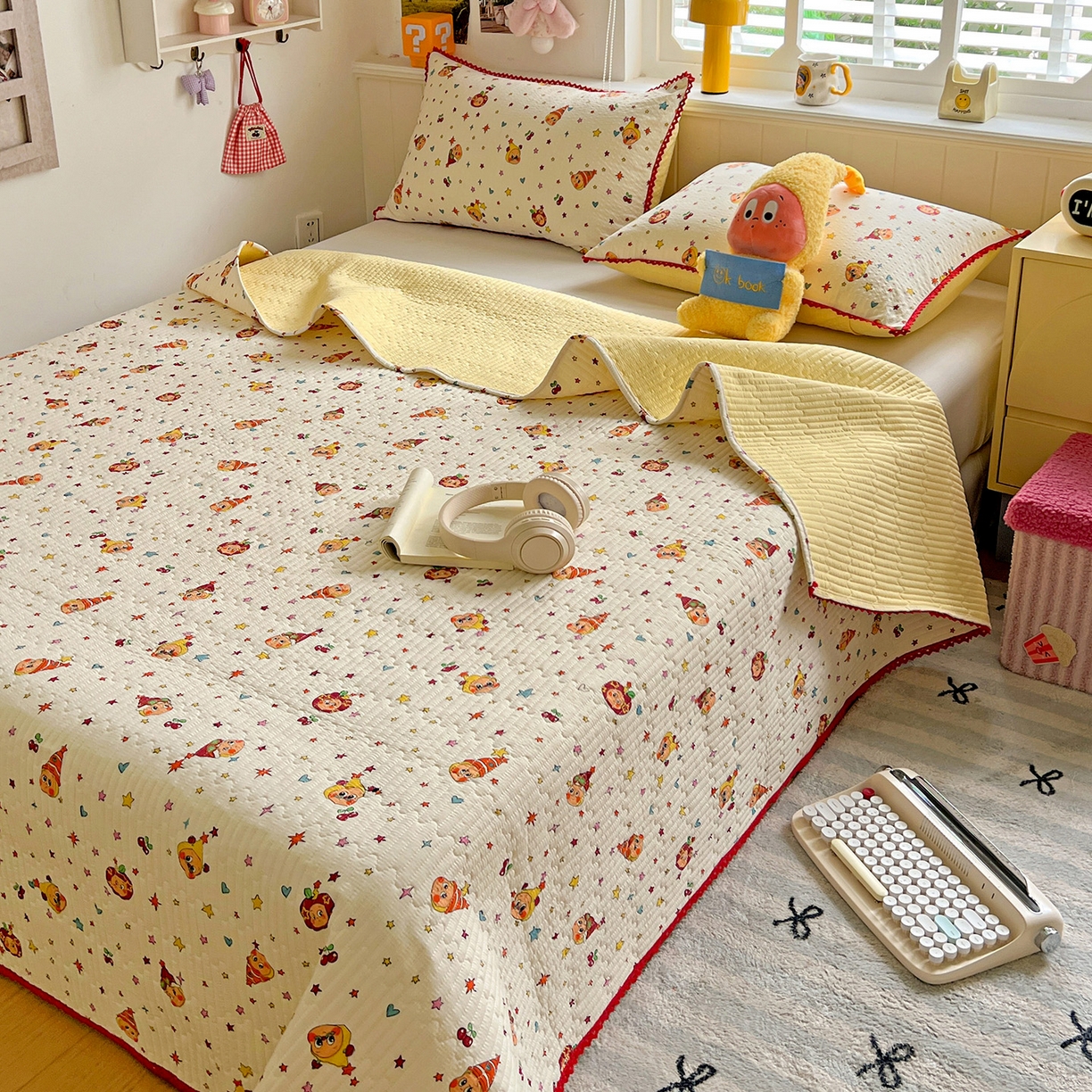 91家纺网 家纺一手货源 找家纺 恒尚居 2026新款A类泡芙纱床盖四套件泡芙棉双层纱小花边床垫床褥 奶黄星星人小花边