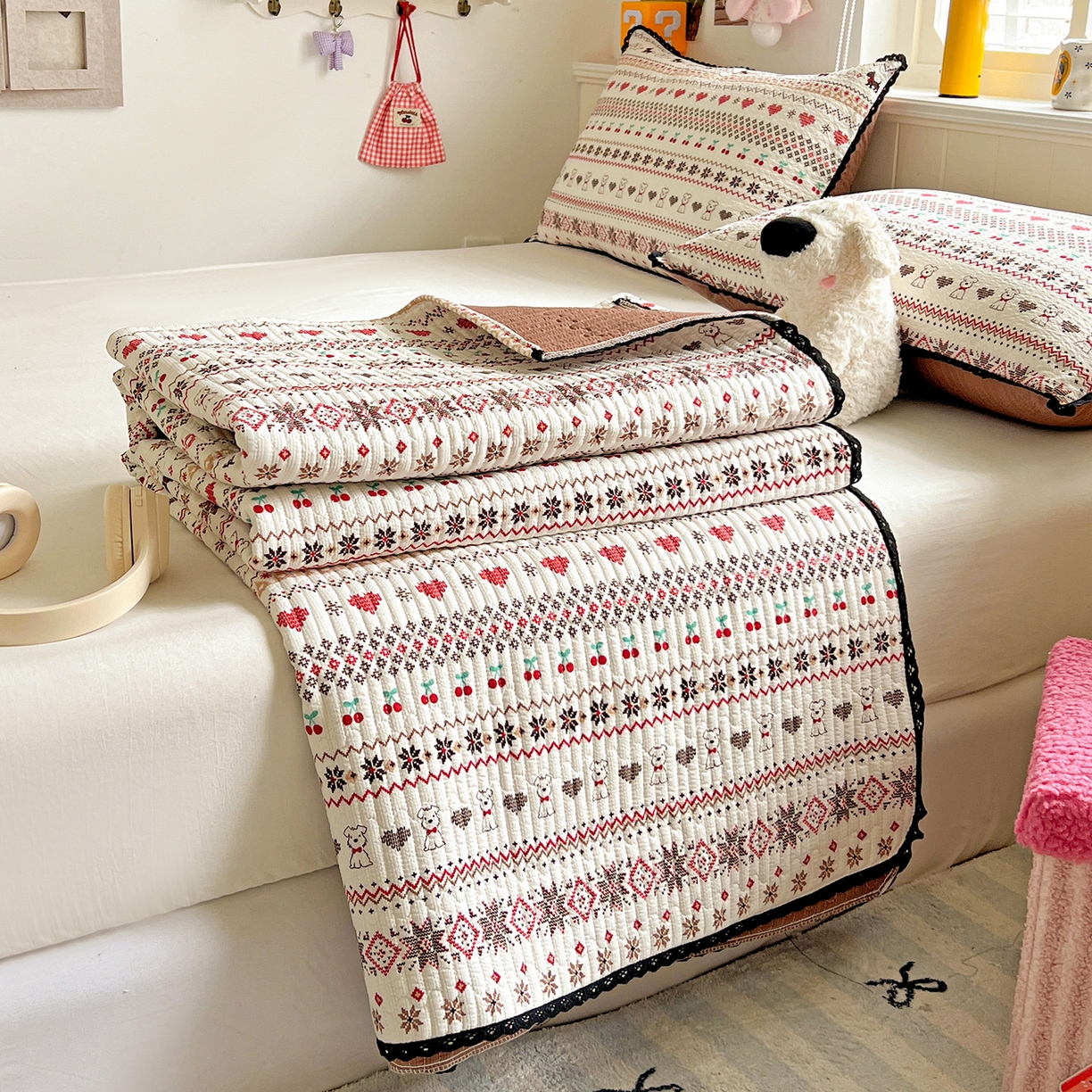 91家纺网 家纺一手货源 找家纺 恒尚居 2026新款A类泡芙纱床盖四套件泡芙棉双层纱小花边床垫床褥 费尔岛小狗小花边