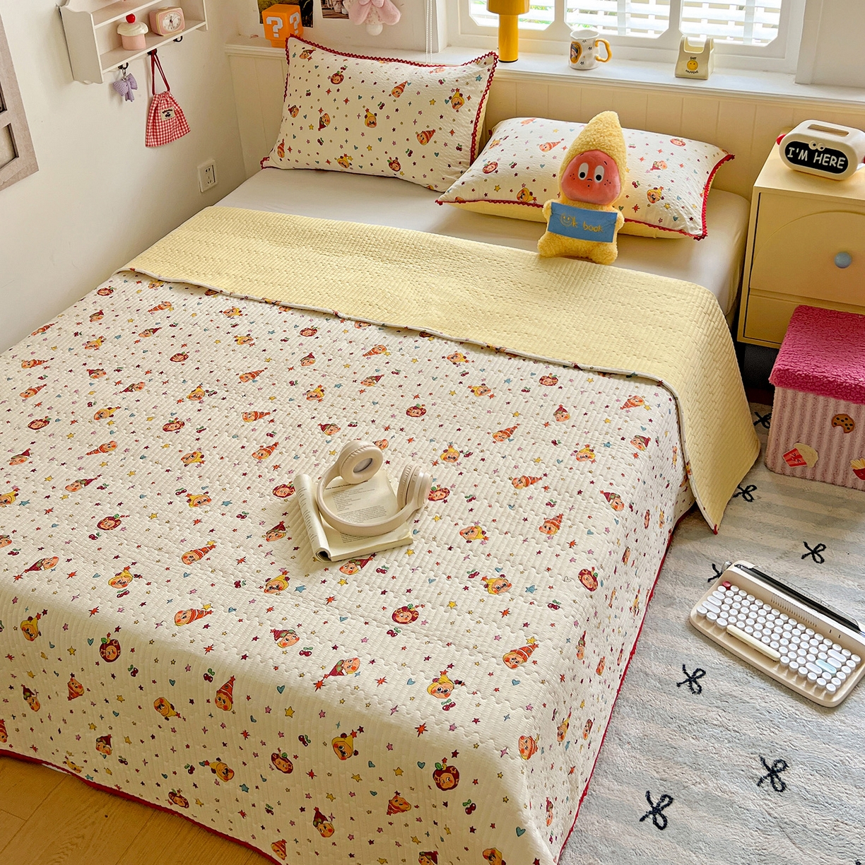 91家纺网 家纺一手货源 找家纺 恒尚居 2026新款A类泡芙纱床盖四套件泡芙棉双层纱小花边床垫床褥 奶黄星星人小花边