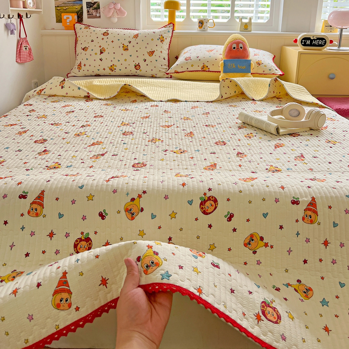 91家纺网 家纺一手货源 找家纺 恒尚居 2026新款A类泡芙纱床盖四套件泡芙棉双层纱小花边床垫床褥 奶黄星星人小花边