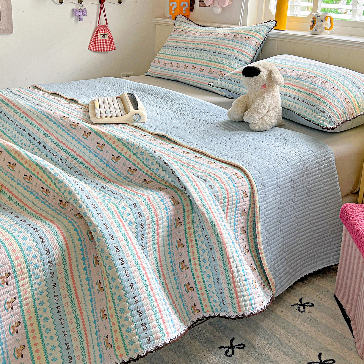 91家纺网 家纺一手货源 找家纺 恒尚居 2026新款A类泡芙纱床盖四套件泡芙棉双层纱小花边床垫床褥 彩虹木马小花边