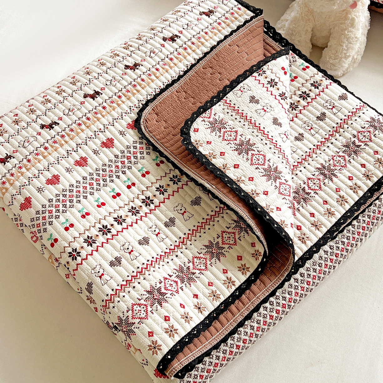 91家纺网 家纺一手货源 找家纺 恒尚居 2026新款A类泡芙纱床盖四套件泡芙棉双层纱小花边床垫床褥 费尔岛小狗小花边