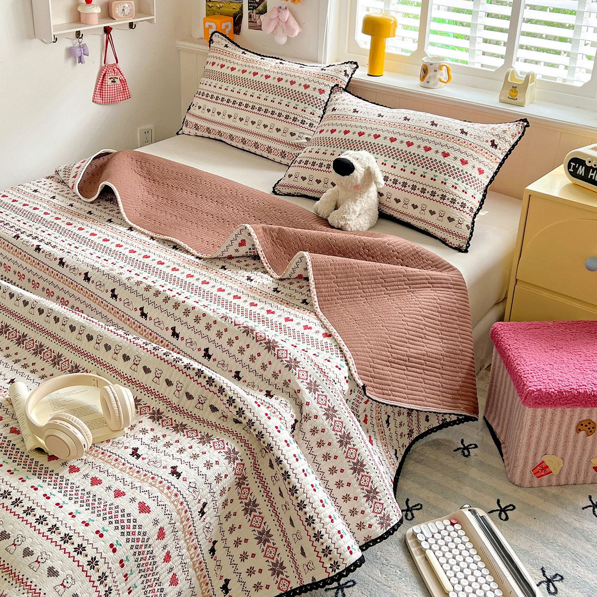 91家纺网 家纺一手货源 找家纺 恒尚居 2026新款A类泡芙纱床盖四套件泡芙棉双层纱小花边床垫床褥 费尔岛小狗小花边