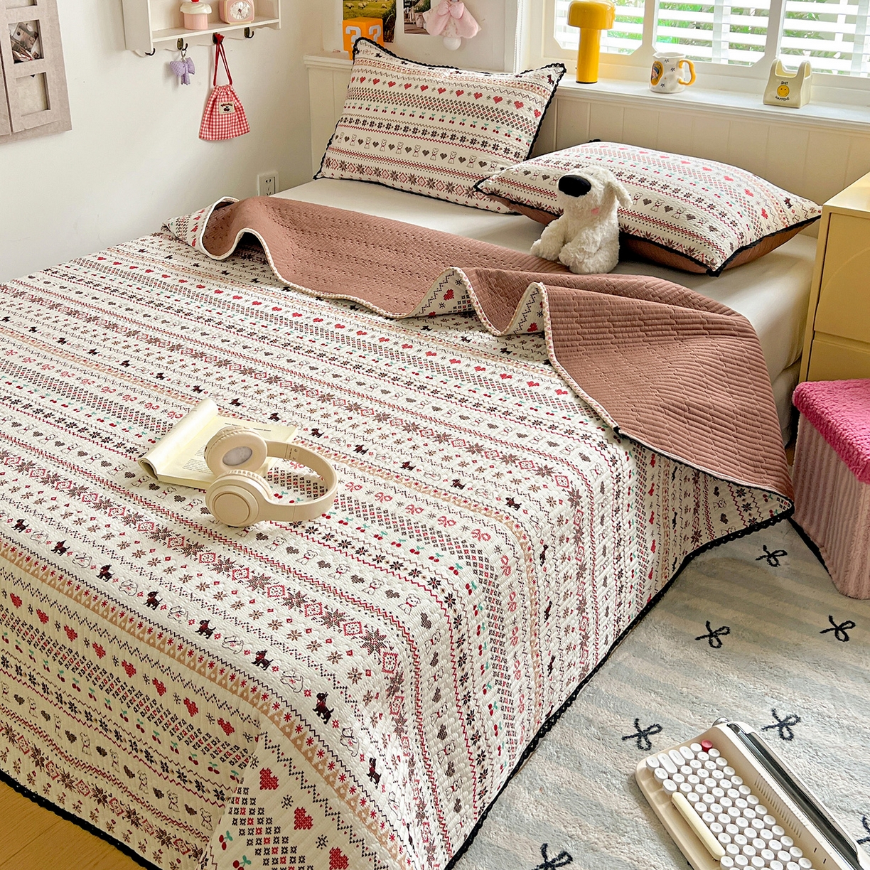 91家纺网 家纺一手货源 找家纺 恒尚居 2026新款A类泡芙纱床盖四套件泡芙棉双层纱小花边床垫床褥 费尔岛小狗小花边